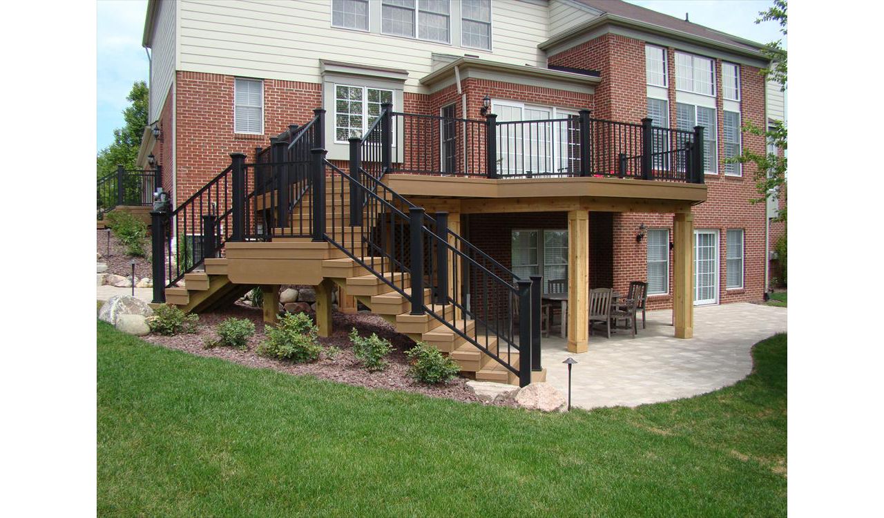 Trex deck and porch in South Lyon, Michigan