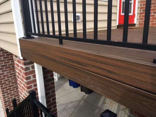 Trex Transcend Spiced Rum decking run as a fascia product provides a great visual element for this backyard masterpiece