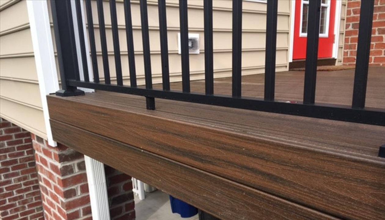 Trex Transcend Spiced Rum decking run as a fascia product provides a great visual element for this backyard masterpiece
