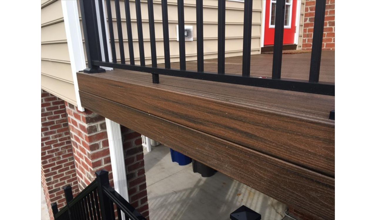 Trex Transcend Spiced Rum decking run as a fascia product provides a great visual element for this backyard masterpiece