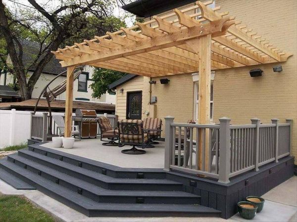 Composite gravel path Trex deck 22x17 and composite Trex winchester grey on stairs, matching skirting and gravel path Trex railing