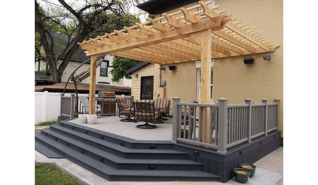 Composite gravel path Trex deck 22x17 and composite Trex winchester grey on stairs, matching skirting and gravel path Trex railing
