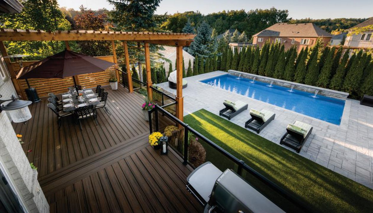 Elengant deck made with Tree House in Build in:  Aurora, King City, Oak Ridges, Richmond Hill, Newmarket, Toronto, Mississauga, Mount Albert, Vaughan, Bradford, Stouffville
