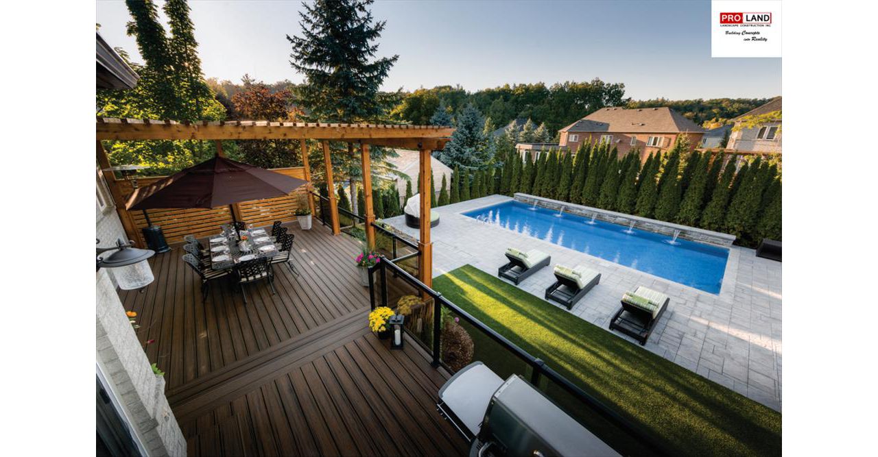 Elengant deck made with Tree House in Build in:  Aurora, King City, Oak Ridges, Richmond Hill, Newmarket, Toronto, Mississauga, Mount Albert, Vaughan, Bradford, Stouffville