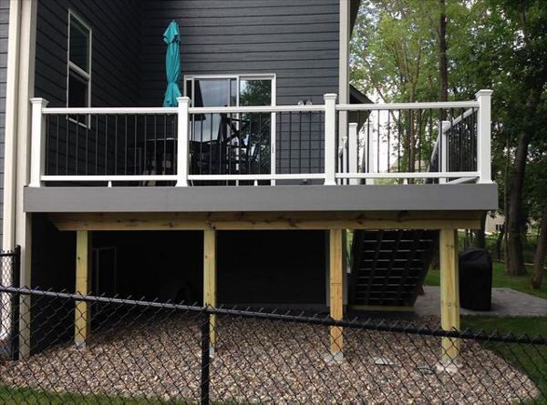 Trex Select with Classic White Handrail