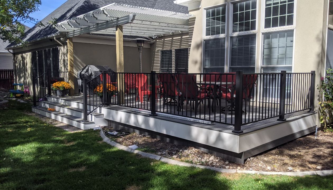 Island Mist, Black metal Railing