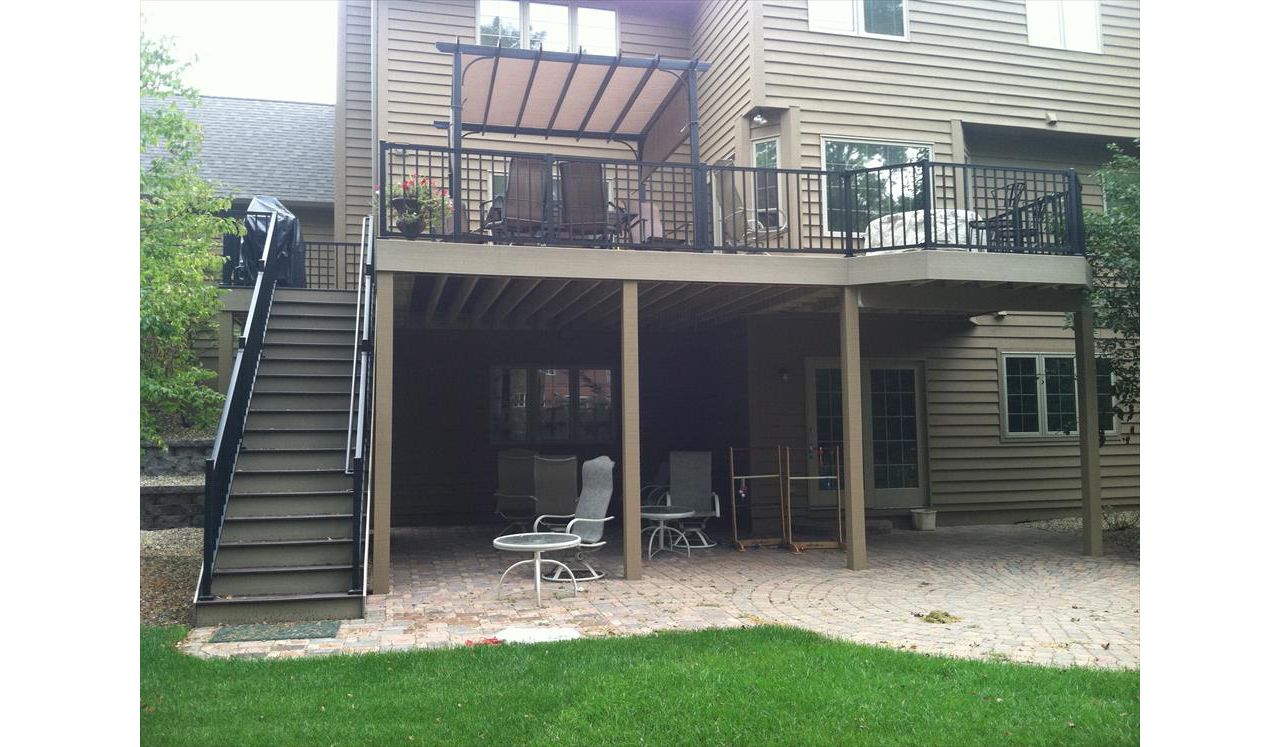 Trex Transcend Composite Deck &amp; Trex Signature Aluminum Railing Rochester, MN