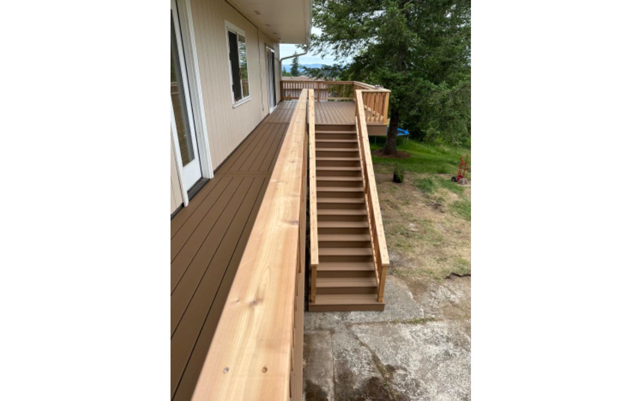 Beach Dune decking, tight knot cedar railing