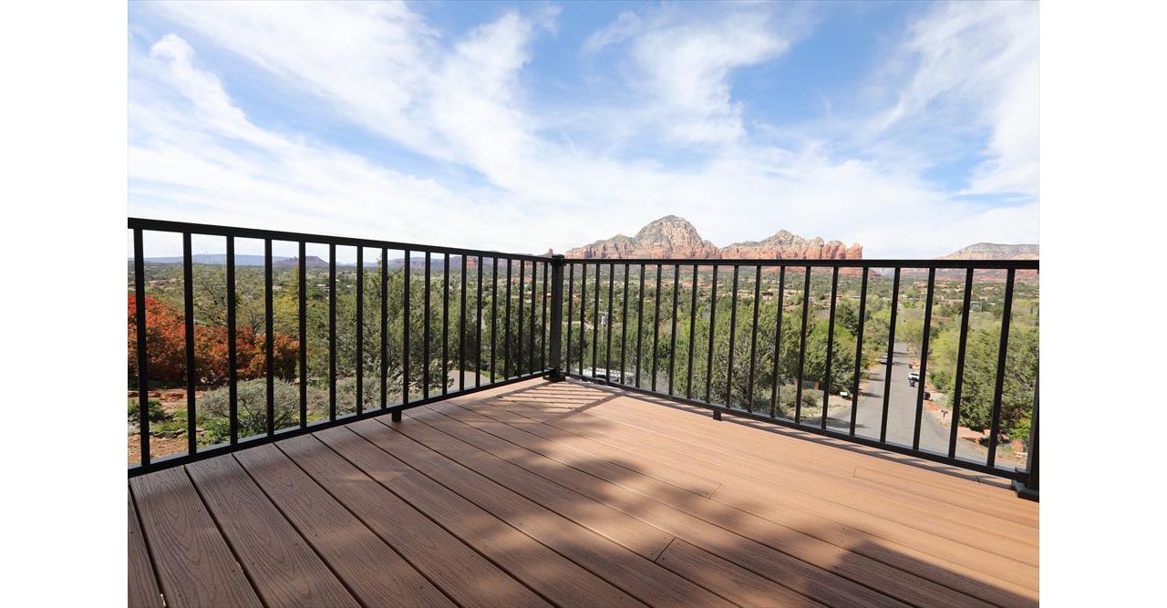 Trex Tiki Torch with Trex Signature Railing