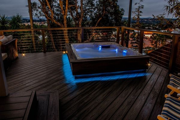 Deck in Del Mar with built in Spa, Stainless Steel Cable Railing