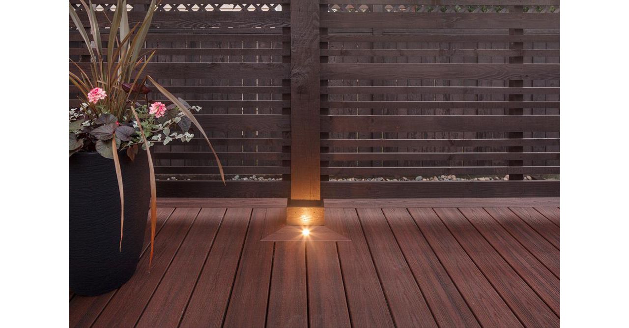 Trex Transcend Lava Rock with LED deck lighting and privacy screen. Project location Pitt Meadows BC