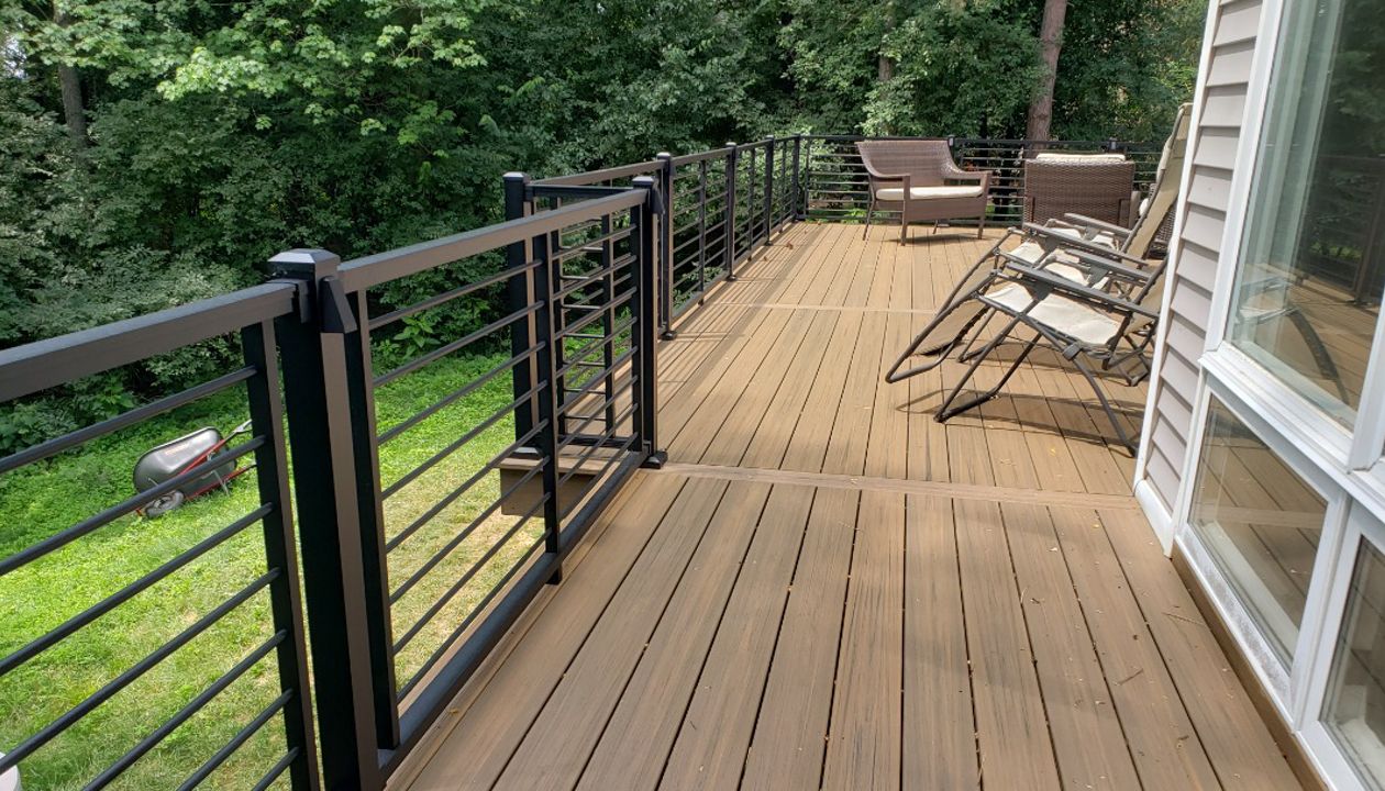 Best Deck Builders In Livonia