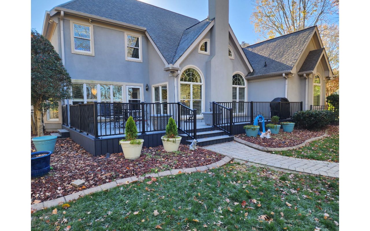 Trex deck in Old Hickory, TN with Trex lighting and Trex fascia to cover the skirt area