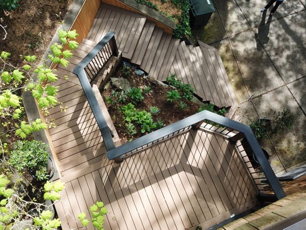 Lynwood, WA Trex Deck featuring Trex Enhance Basics Beach Dune decking with hidden fasteners.