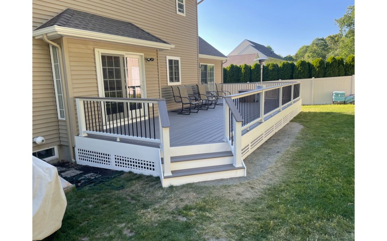 Rocky Harbor decking, Trex Transend white cocktail rail with metal balusters