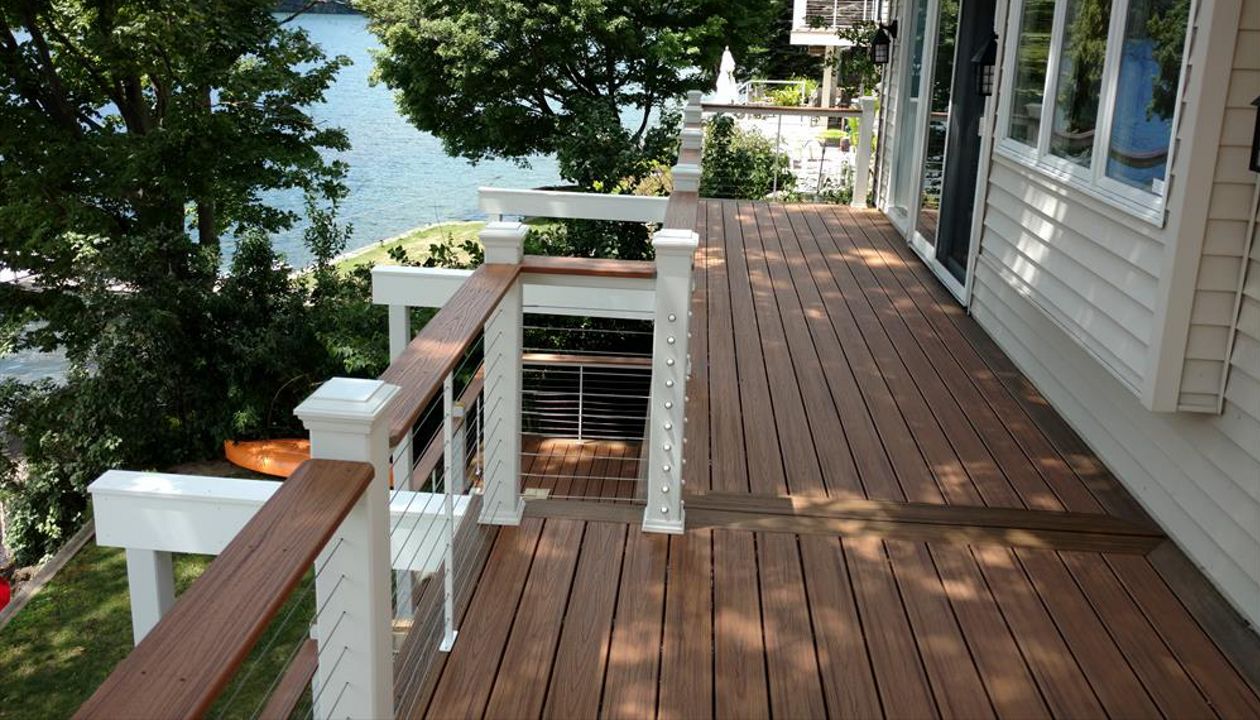 Tiki torch w/  cable rails