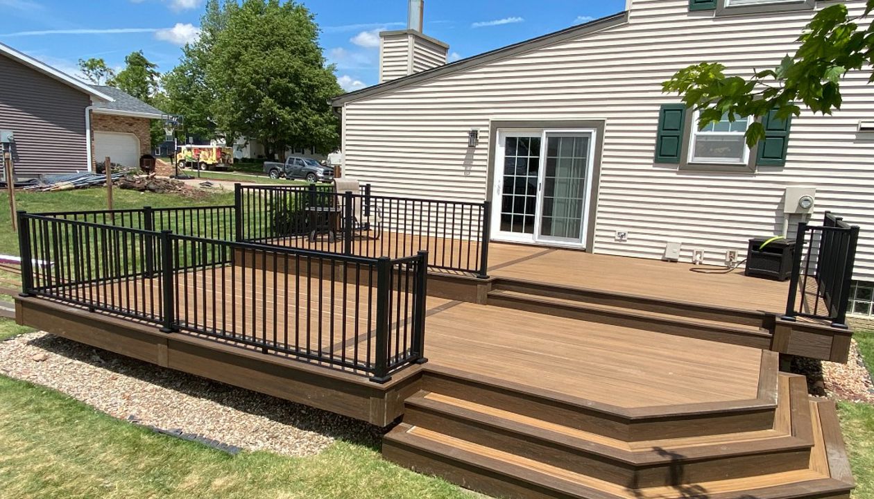 Trex Transcends Havana Gold Decking Black Signature Railings