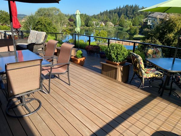 Trex Toasted Sand with Spiced Rum boarders, matching Trex planters