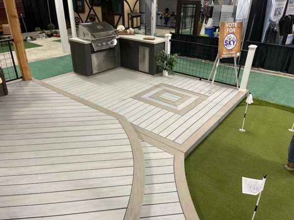 Trex Transcend Lineage Custom Inlay and Curved Decking