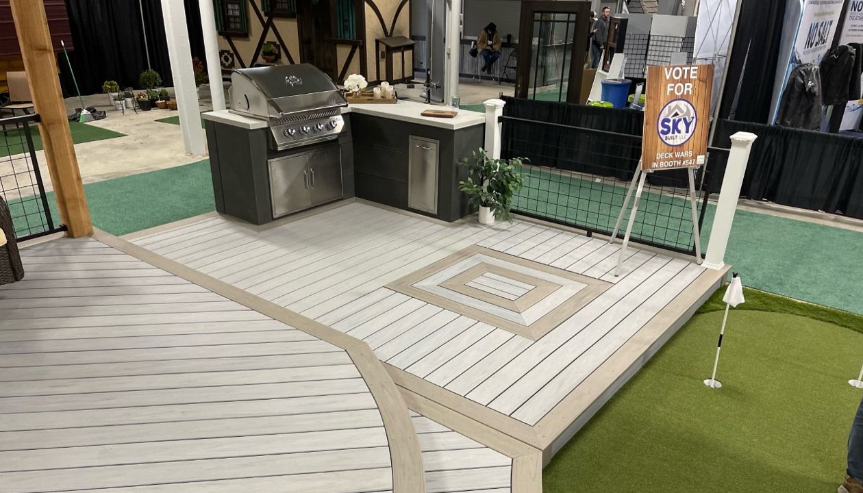 Trex Transcend Lineage Custom Inlay and Curved Decking