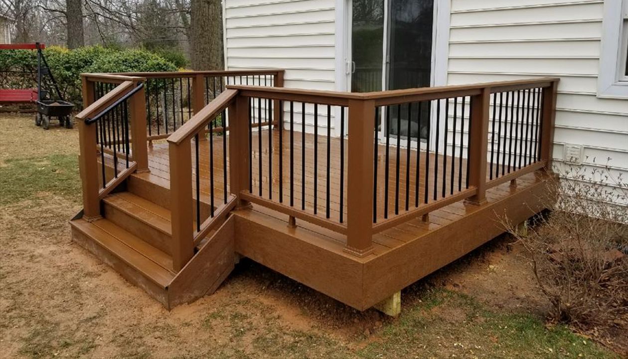 Here is a classic style deck in Transcend Tree House decking, railing and fascia.