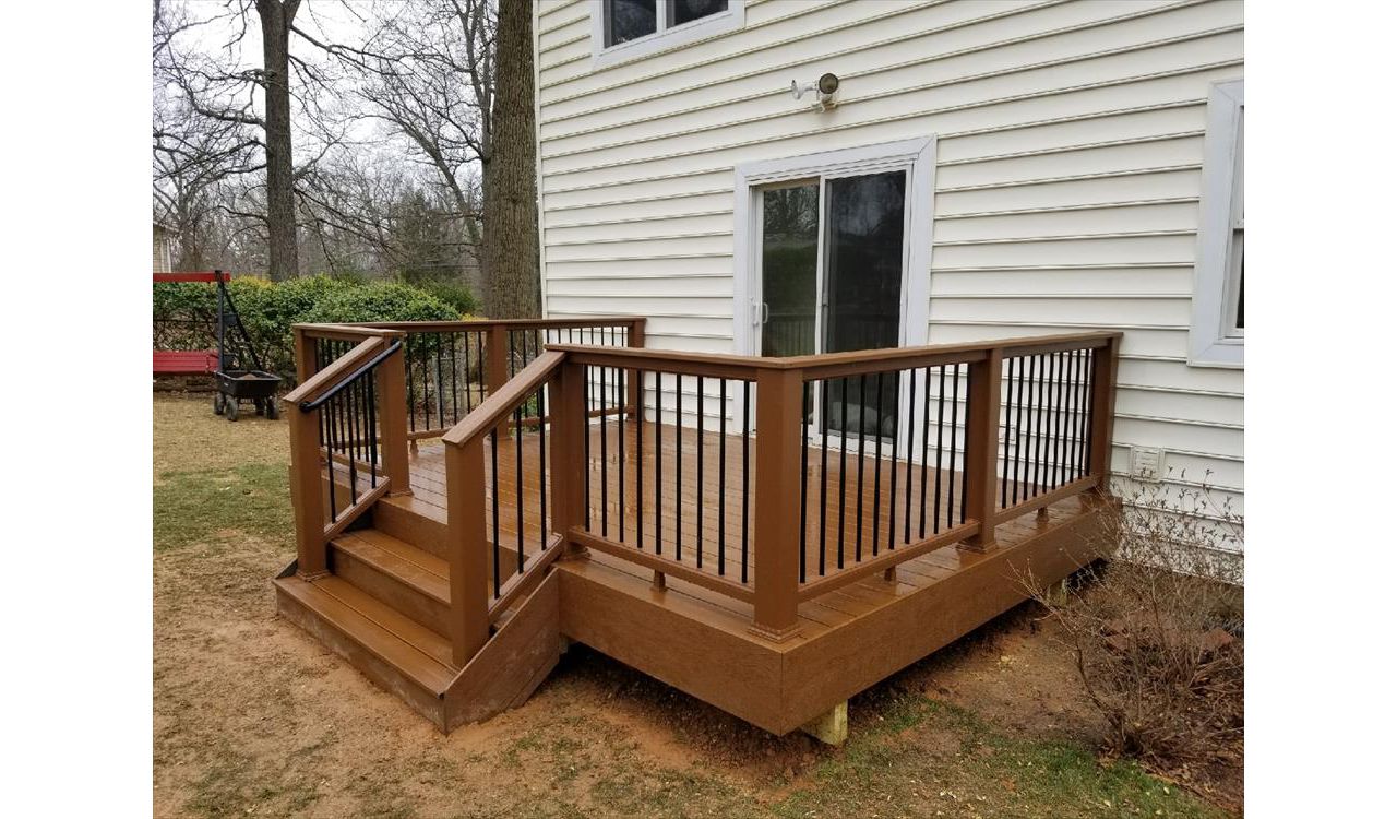 Here is a classic style deck in Transcend Tree House decking, railing and fascia.
