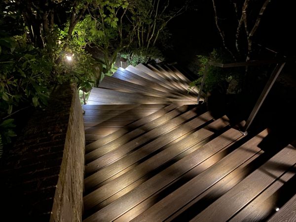 Trex Transcend Spiced Rum decking and fascia with Trex Riser Lights