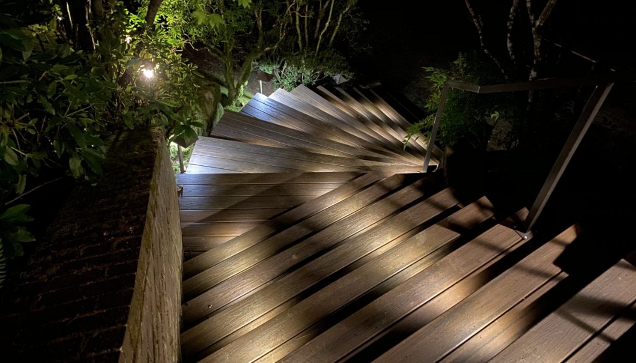 Trex Transcend Spiced Rum decking and fascia with Trex Riser Lights