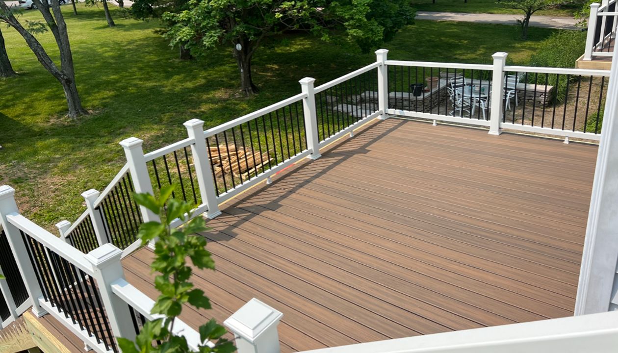 16x12 Toasted Sand White Railing