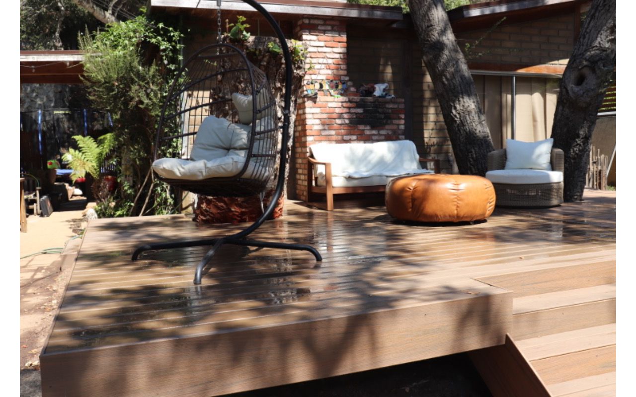 Floating deck