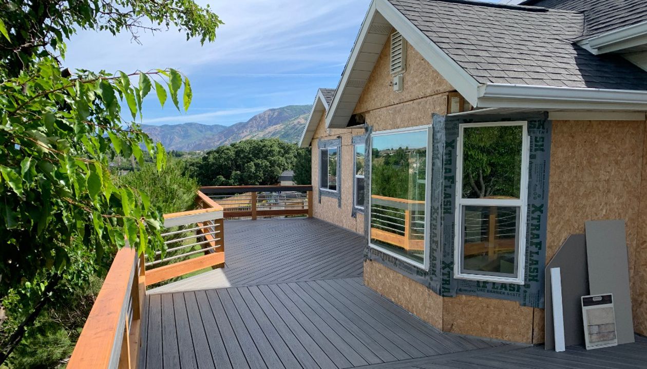 Trex Transcend Island Mist with custom built stainless steel/ redwood railing with Trex Transcend Drink Rail in Weber County, Ut