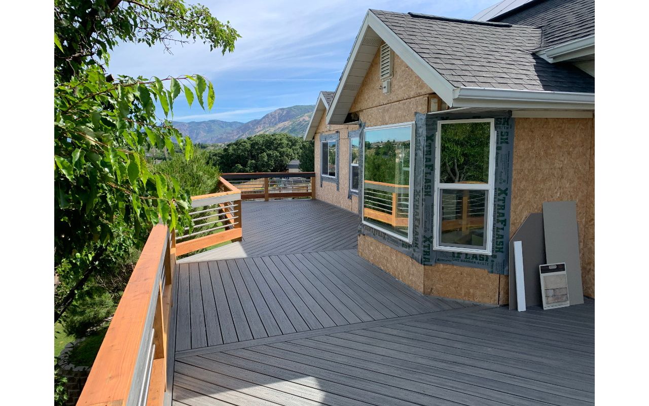 Trex Transcend Island Mist with custom built stainless steel/ redwood railing with Trex Transcend Drink Rail in Weber County, Ut