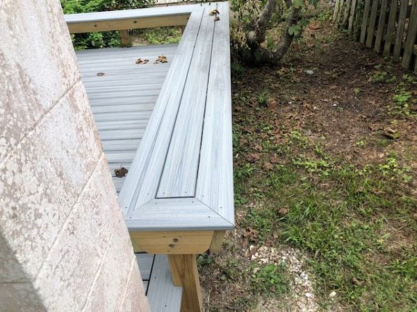 Trex Enhance Naturals Foggy Wharf custom bench is a great relaxing area