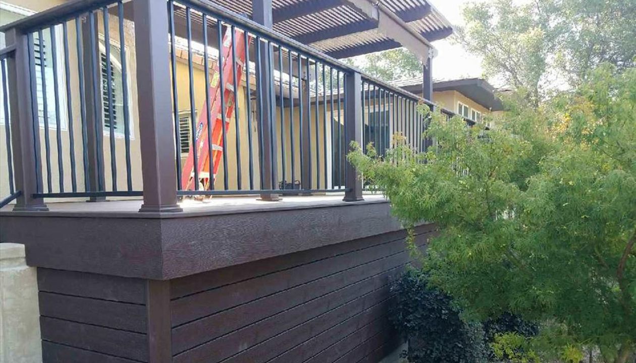 Custom Trex Transcend Vintage Lantern boards as paneling for a nice finished look. Trex Transcend railing with cocktail board on top.