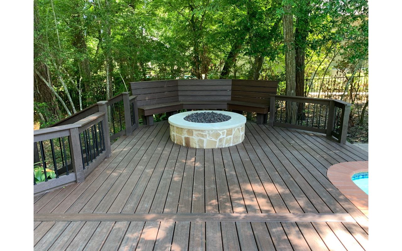 Trex "Spiced Rum" with Bench and Firepit