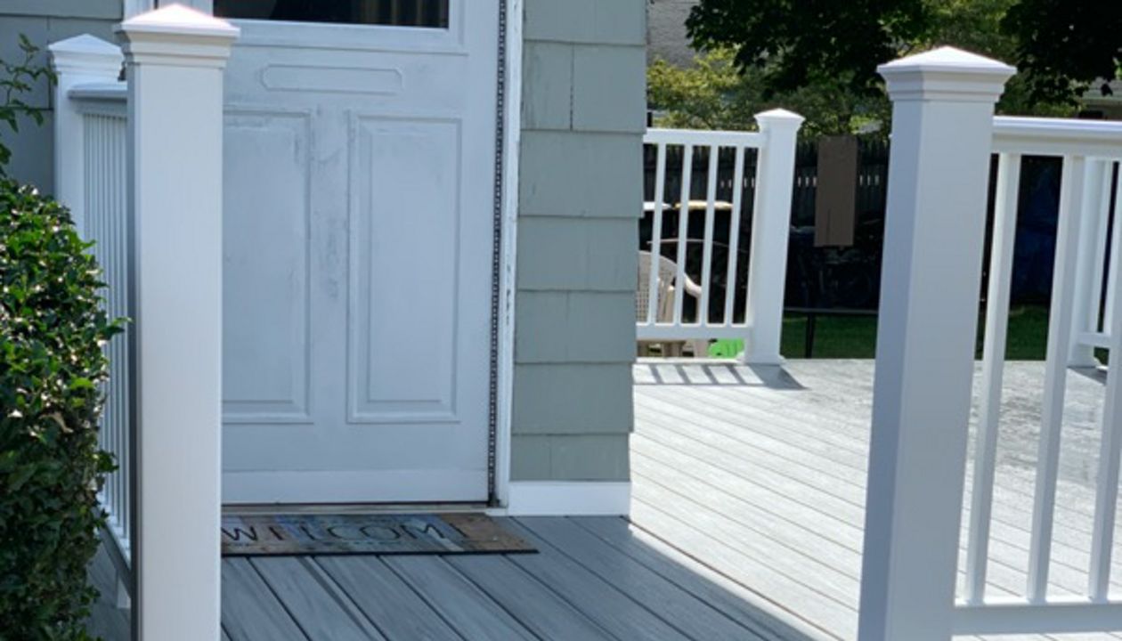 Willow Drive Deck -Trex Enhance Wharf