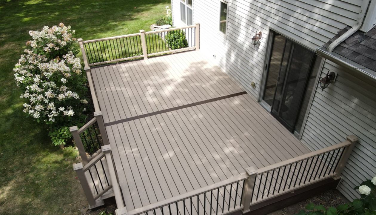 Lifetime of memories to be had on this Trex Transcend Rope Swing and Vintage Lantern deck!