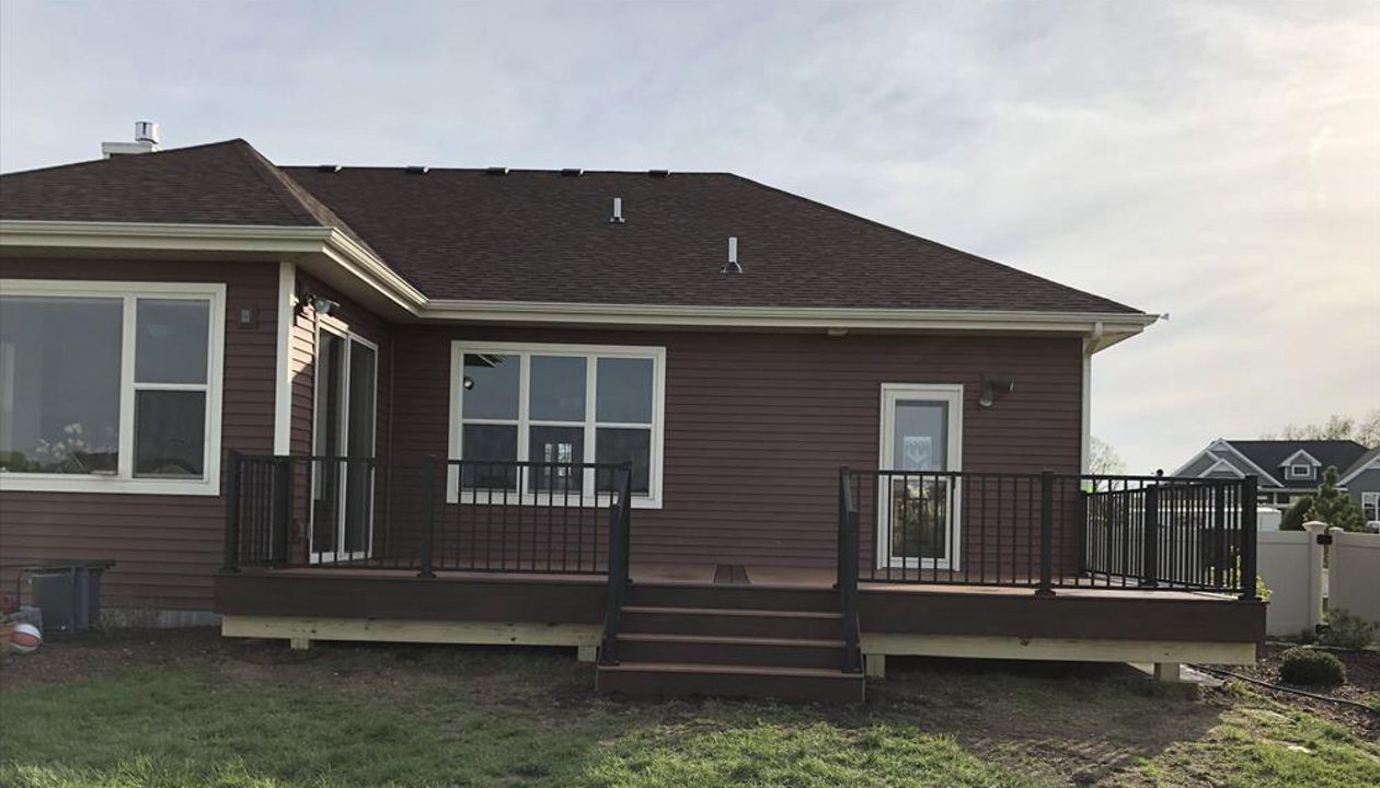 TREX TRANSCEND DECKING (LAVA ROCK & TIKI TORCH)