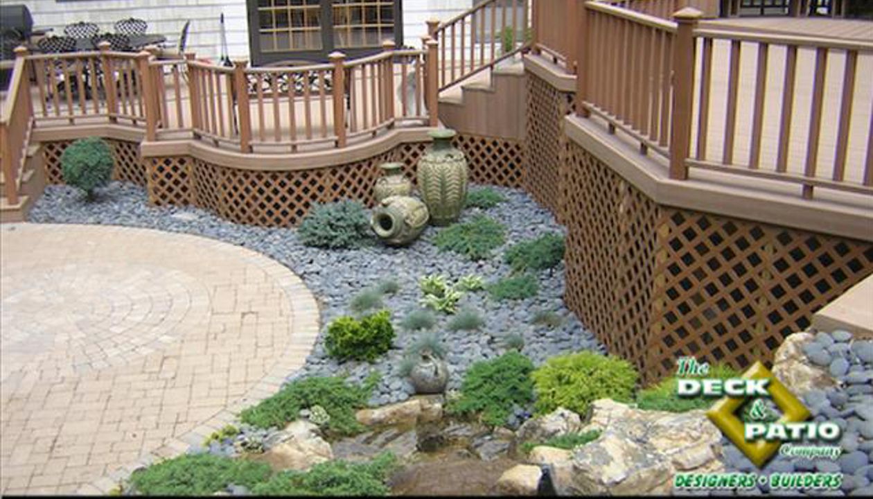 Curved rail multilevel deck