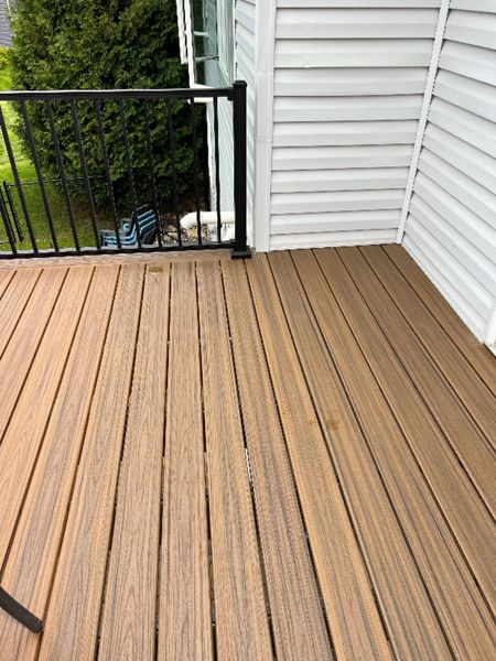 Trex Transcends composite decking, Havana Gold, picture frame, Trex Signature aluminum railing, Rochester area