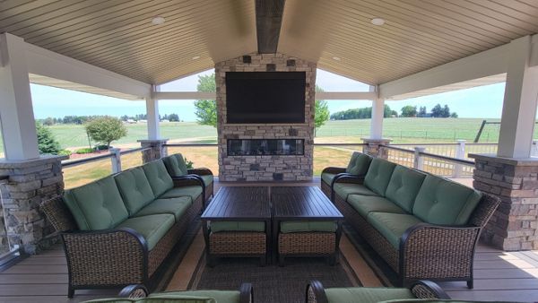 Roof extension on Trex Havana Gold deck, with Trex glass railing
