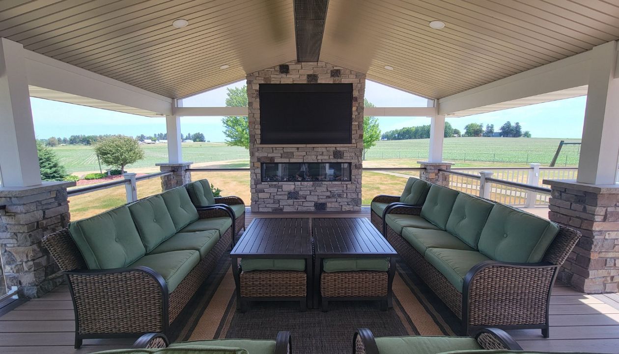 Roof extension on Trex Havana Gold deck, with Trex glass railing