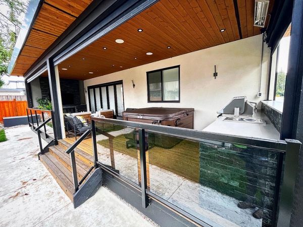 Havana Gold field and risers, with Spiced Rum bordering. Both the deck above and the one pictured are 100% waterproof via Trex Rainescapes water management system.