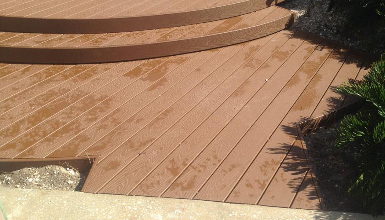 Curved and circular details are what sets our decks apart.