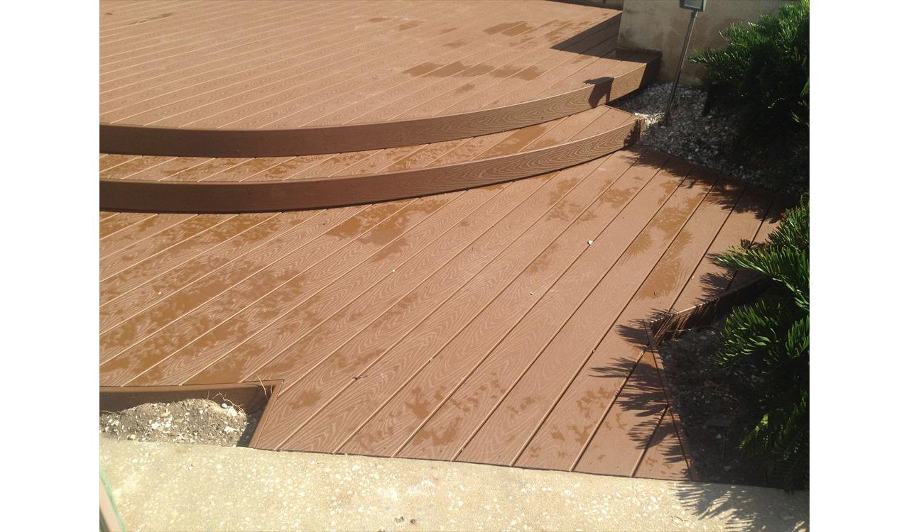 Curved and circular details are what sets our decks apart.