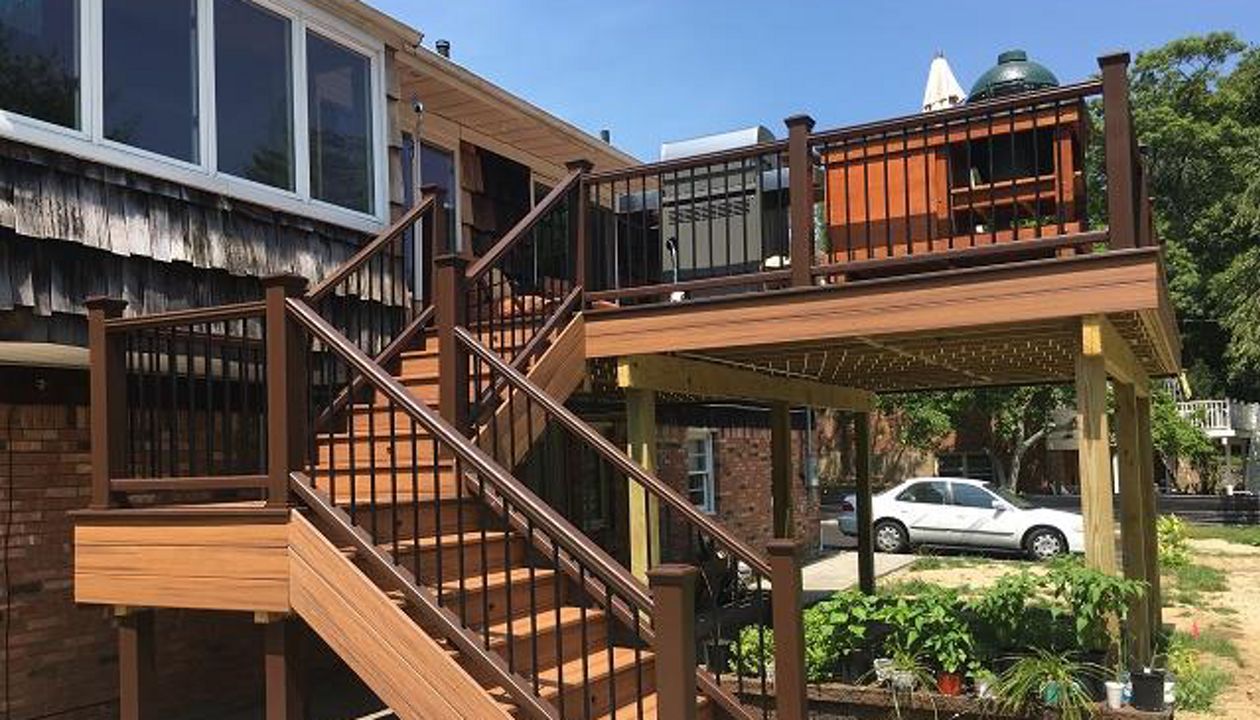 Roslyn 2nd floor deck with platform