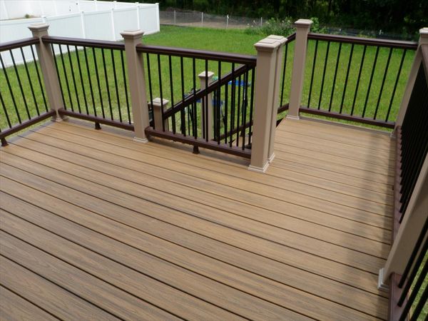 Trex Transcend Havana Gold Decking, Vintage Lantern Transcend Railing