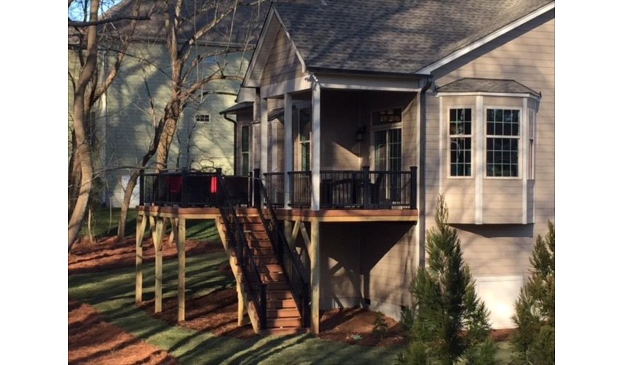 Trex Transcend Tiki Torch deck with Transcend Charcoal Black railings in Wake Forest, NC adds to this great backyard.