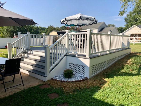 Trex Clam Shell with White Transcend Railing