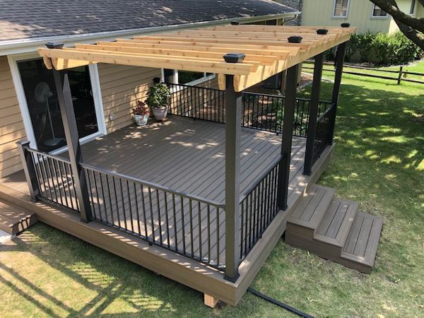 Trex/Enhance/Coastal Bluff/Composite Decking with Trex/Signature/Aluminum Railing between Trex Composite Post Sleeves